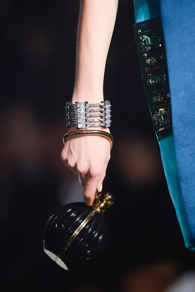 Look 75